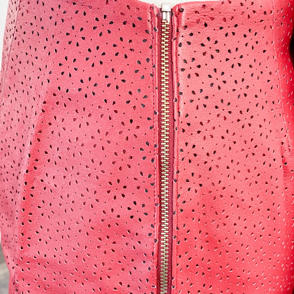 NWT Bagatelle red laser cutout leather skirt 12 - Picture 4 of 9